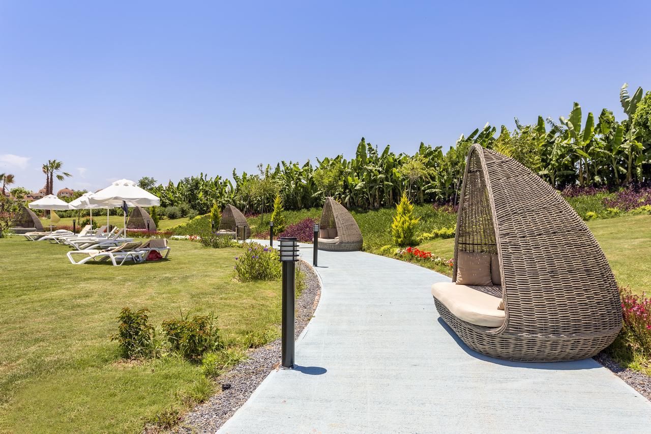 Glamour Resort & Spa Side Exterior photo